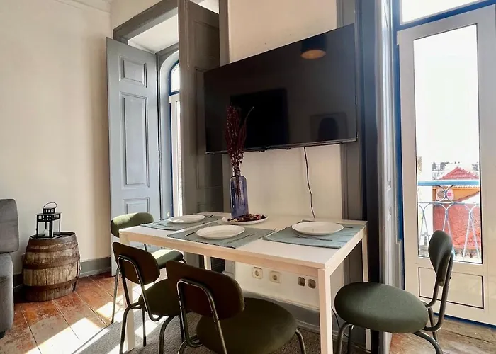 Central 3 Bedroom With Balcony