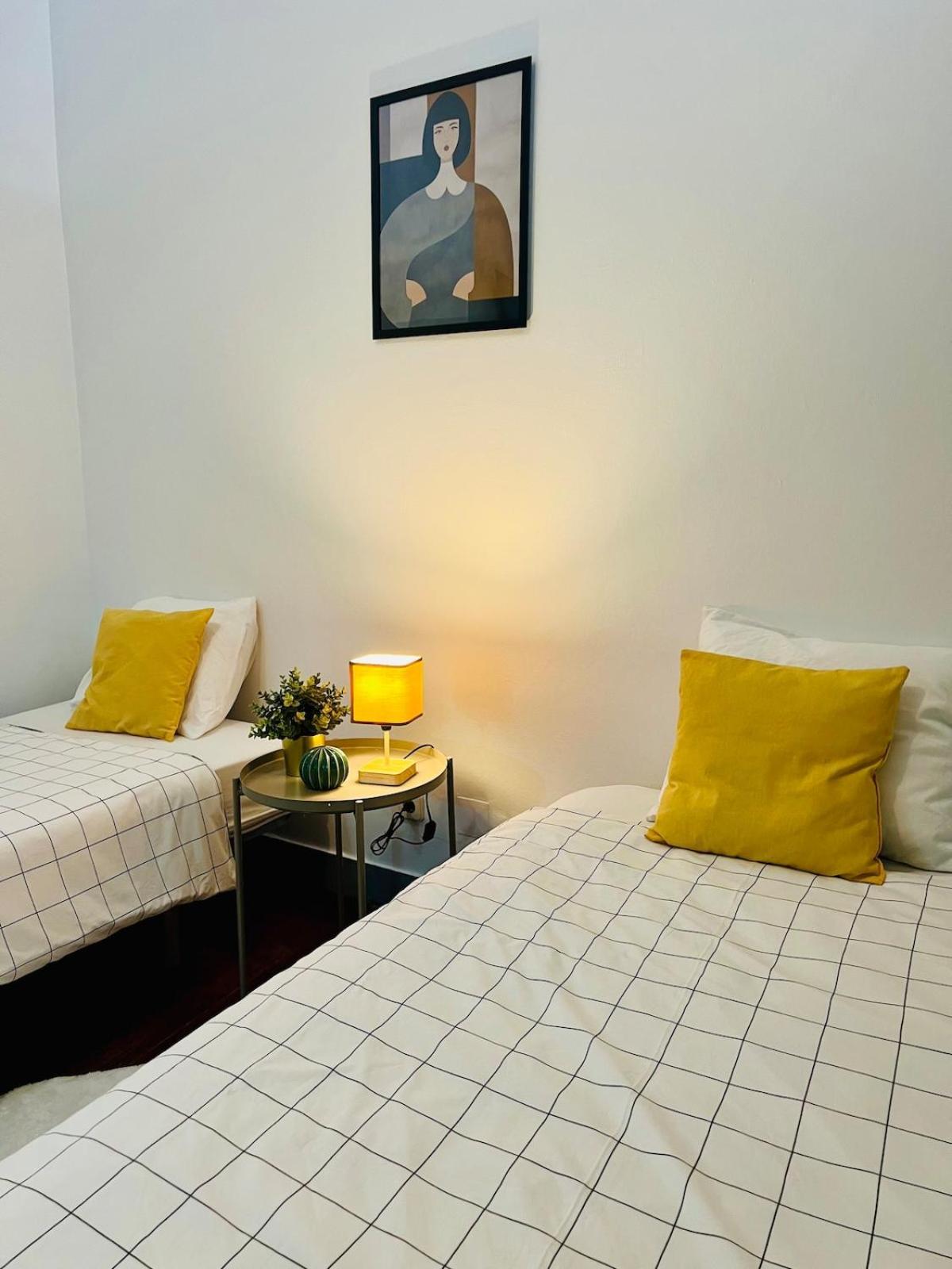 3 Bedroom With Balcony Apartment Lisbon
