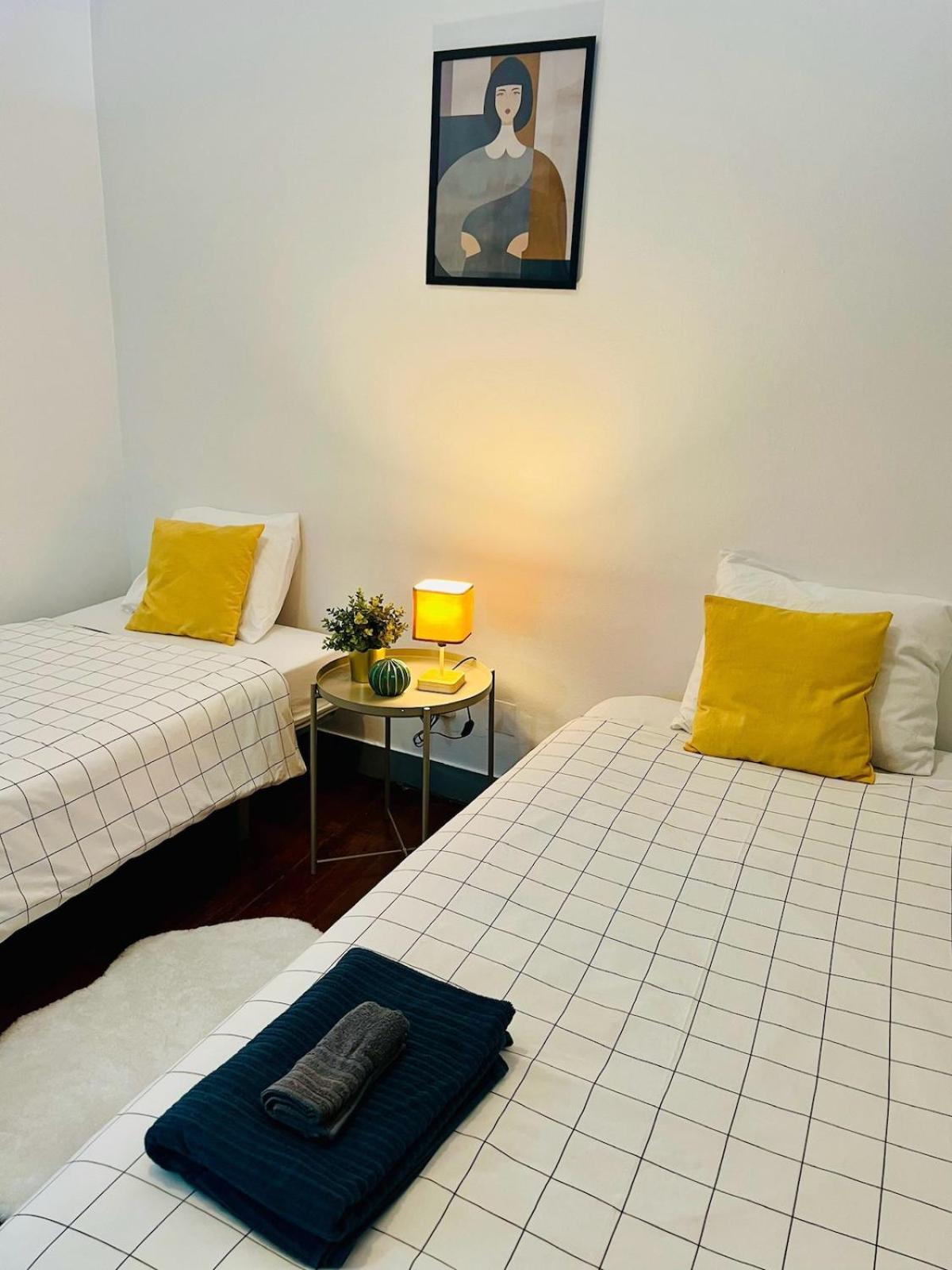 Apartment 3 Bedroom With Balcony Lisbon
